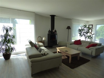 VILLA A LOUER - DIVONNE LES BAINS - 181.27 m2 - 3�650�&euro; charges comprises par mois