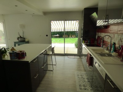 VILLA A LOUER - DIVONNE LES BAINS - 181.27 m2 - 3�650�&euro; charges comprises par mois