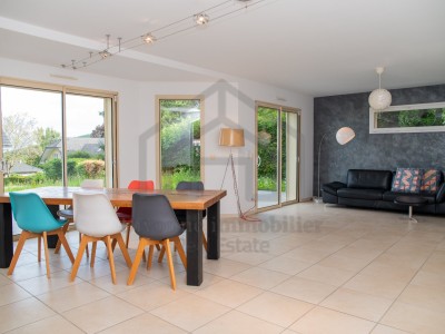 VILLA A LOUER - DIVONNE LES BAINS - 163.3 m2 - 3 990 &euro; charges comprises par mois
