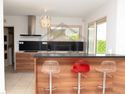 VILLA A LOUER - DIVONNE LES BAINS - 163.3 m2 - 3 990 &euro; charges comprises par mois