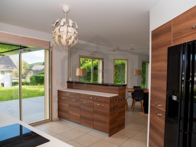 VILLA A LOUER - DIVONNE LES BAINS - 163.3 m2 - 3 990 &euro; charges comprises par mois