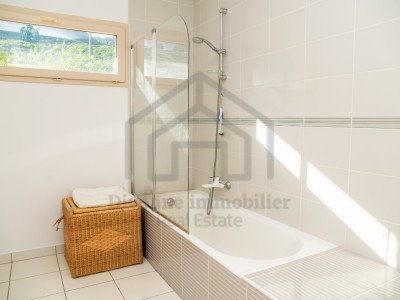 VILLA A LOUER - DIVONNE LES BAINS - 163.3 m2 - 3 990 &euro; charges comprises par mois