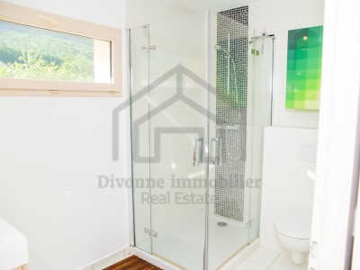 VILLA A LOUER - DIVONNE LES BAINS - 163.3 m2 - 3 990 &euro; charges comprises par mois