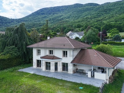 VILLA A LOUER - DIVONNE LES BAINS - 163.3 m2 - 3 990 &euro; charges comprises par mois