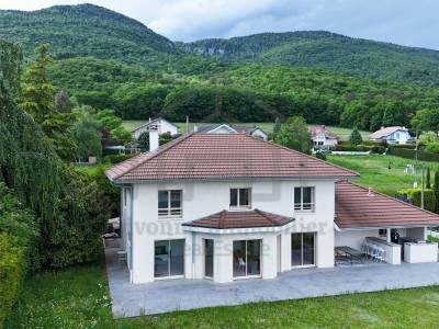 VILLA A LOUER - DIVONNE LES BAINS - 163.3 m2 - 3 990 &euro; charges comprises par mois