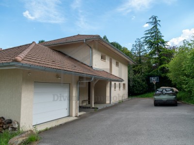 VILLA A LOUER - DIVONNE LES BAINS - 163.3 m2 - 3 990 &euro; charges comprises par mois