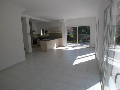 VILLA TO RENT - GEX - 119.35 m2 - 2810 € including tenant fees
