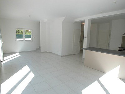 VILLA TO RENT - GEX - 119.35 m2 - 2810 € including tenant fees