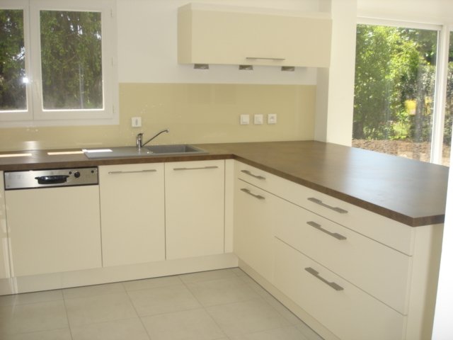 VILLA TO RENT - GEX - 124.63 m2 - 3�020�&euro; including tenant fees