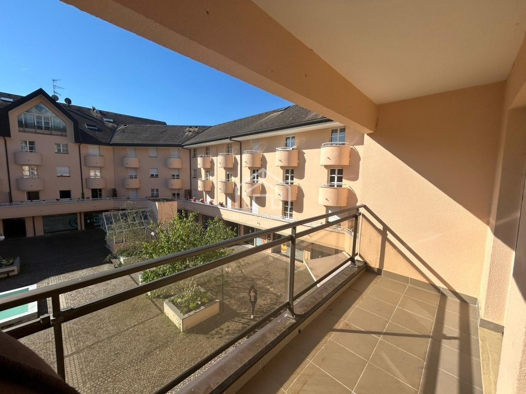 APPARTEMENT T2 A LOUER - DIVONNE LES BAINS - 58.8 m2 - 1440€ charges comprises par mois