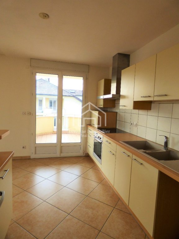 APARTMENT 3 ROOMS TO RENT - DIVONNE LES BAINS - 92.47 m2 - 2 200 &euro; including tenant fees