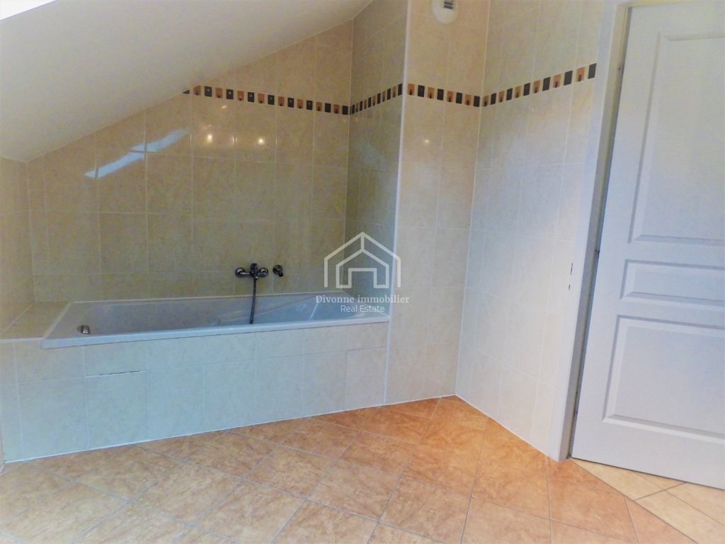 APARTMENT 3 ROOMS TO RENT - DIVONNE LES BAINS - 92.47 m2 - 2 200 &euro; including tenant fees