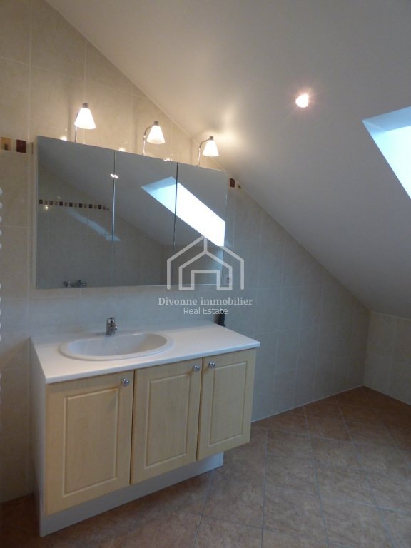 APARTMENT 3 ROOMS TO RENT - DIVONNE LES BAINS - 92.47 m2 - 2 200 &euro; including tenant fees