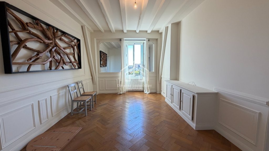 APPARTEMENT T3 A LOUER - DIVONNE LES BAINS - 66.43 m2 - 1 900 &euro; charges comprises par mois
