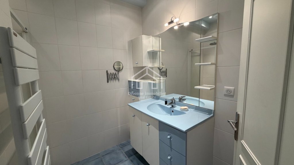 APPARTEMENT T3 A LOUER - DIVONNE LES BAINS - 66.43 m2 - 1 900 &euro; charges comprises par mois