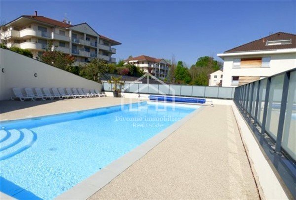 appartement A LOUER - DIVONNE LES BAINS - 70.8 m2 - 2 250 &euro; charges comprises par mois