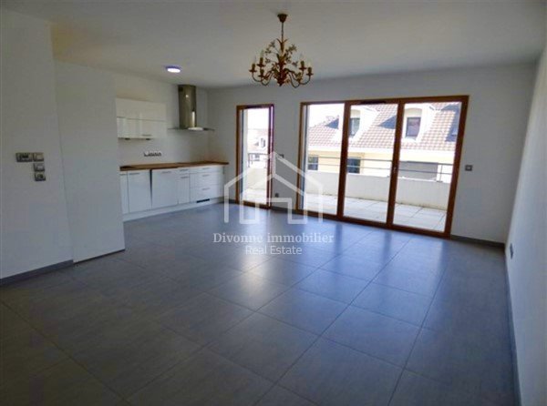 appartement A LOUER - DIVONNE LES BAINS - 70.8 m2 - 2 250 &euro; charges comprises par mois