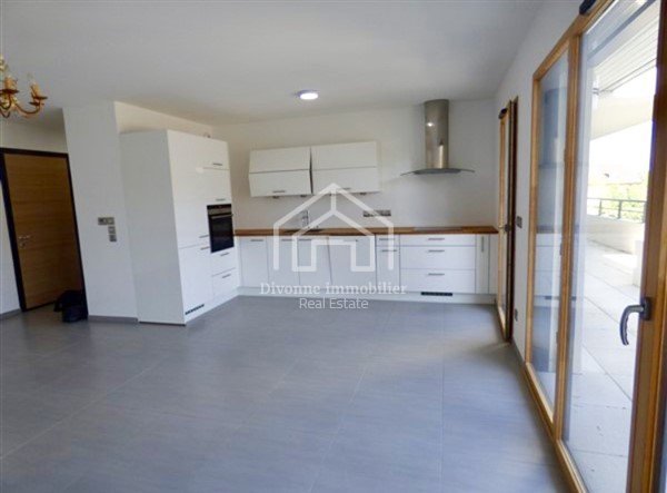 appartement A LOUER - DIVONNE LES BAINS - 70.8 m2 - 2 250 &euro; charges comprises par mois
