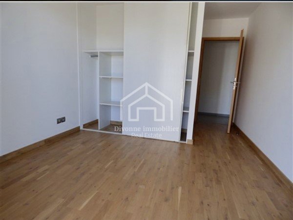 appartement A LOUER - DIVONNE LES BAINS - 70.8 m2 - 2 250 &euro; charges comprises par mois