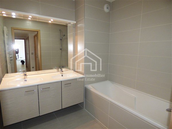 appartement A LOUER - DIVONNE LES BAINS - 70.8 m2 - 2 250 &euro; charges comprises par mois