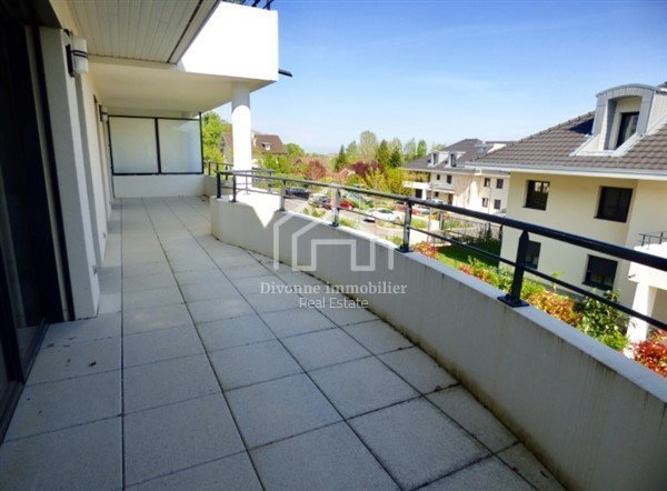 appartement A LOUER - DIVONNE LES BAINS - 70.8 m2 - 2 250 &euro; charges comprises par mois