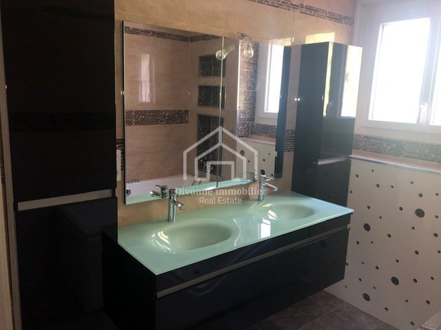 APARTMENT 4 ROOMS TO RENT - DIVONNE LES BAINS - 115.93 m2 - 2�200�&euro; including tenant fees