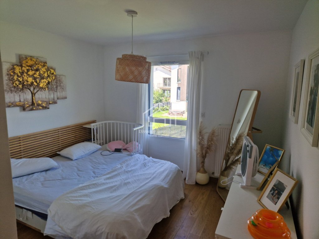 APARTMENT 4 ROOMS TO RENT - DIVONNE LES BAINS - 103 m2 - 2 400 &euro; including tenant fees