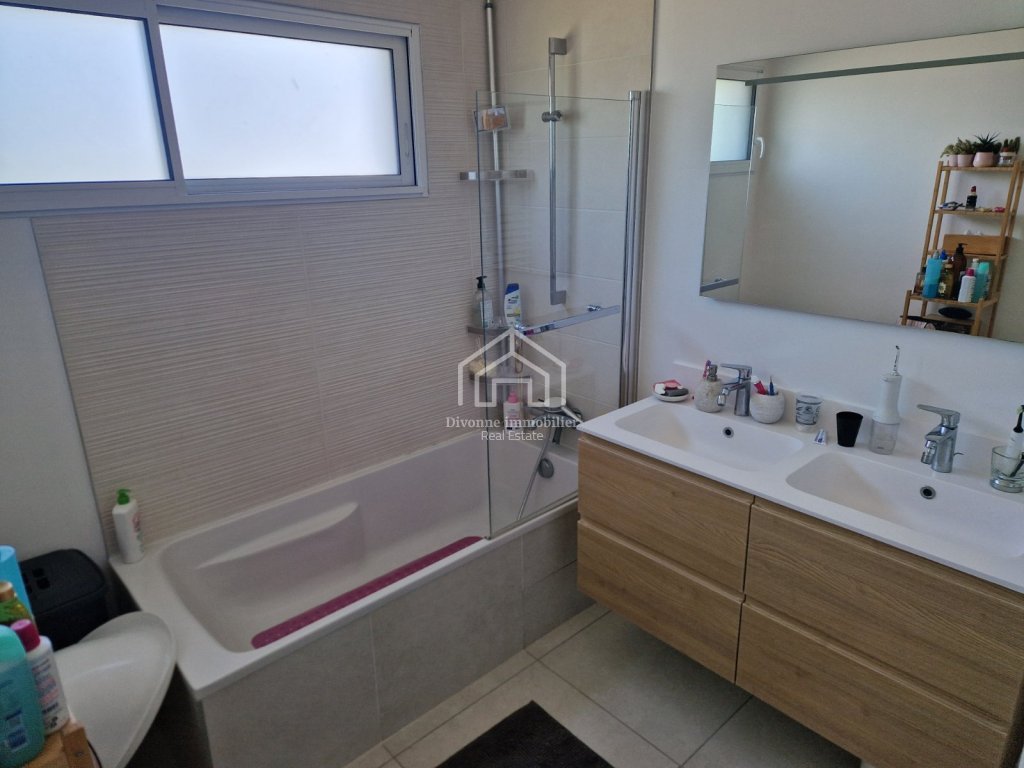 APARTMENT 4 ROOMS TO RENT - DIVONNE LES BAINS - 103 m2 - 2 400 &euro; including tenant fees