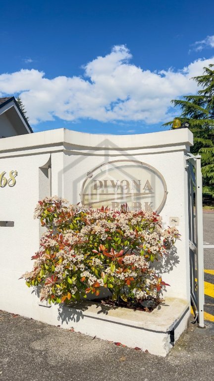 APARTMENT 4 ROOMS TO RENT - DIVONNE LES BAINS - 102.84 m2 - 2�890�&euro; including tenant fees