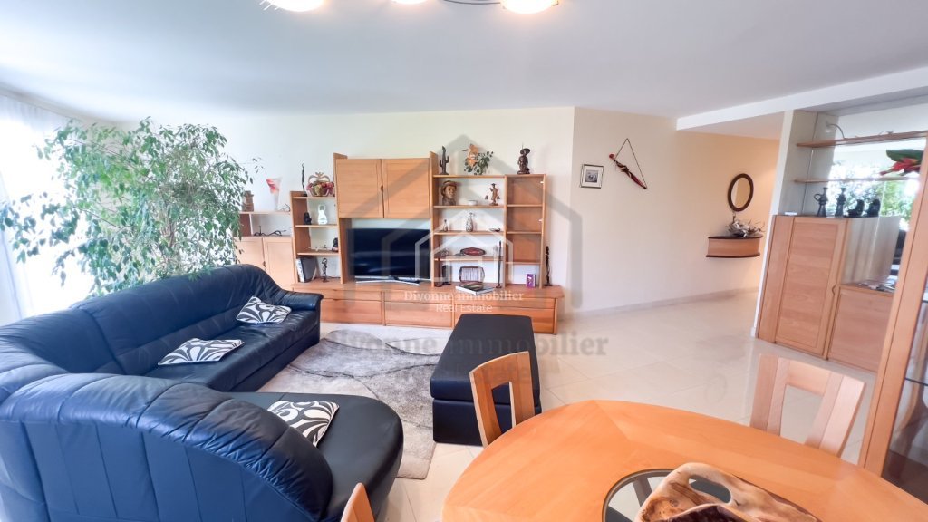 APARTMENT 4 ROOMS TO RENT - DIVONNE LES BAINS - 102.84 m2 - 2�890�&euro; including tenant fees