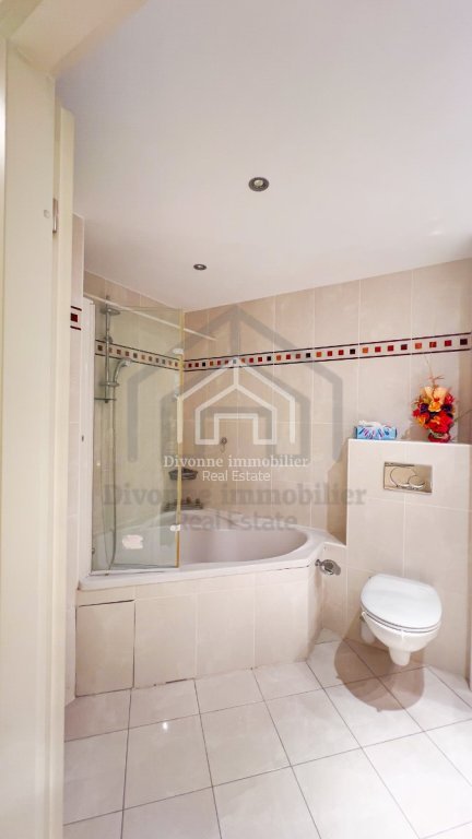 APARTMENT 4 ROOMS TO RENT - DIVONNE LES BAINS - 102.84 m2 - 2�890�&euro; including tenant fees