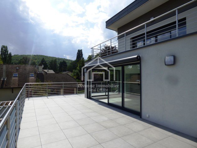 APPARTEMENT T4 A LOUER - DIVONNE LES BAINS - 102.09 m2 - 2 650 &euro; charges comprises par mois