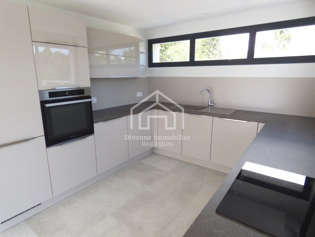 APPARTEMENT T4 A LOUER - DIVONNE LES BAINS - 102.09 m2 - 2 650 &euro; charges comprises par mois