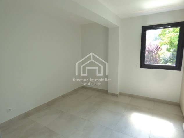 APPARTEMENT T4 A LOUER - DIVONNE LES BAINS - 102.09 m2 - 2 650 &euro; charges comprises par mois