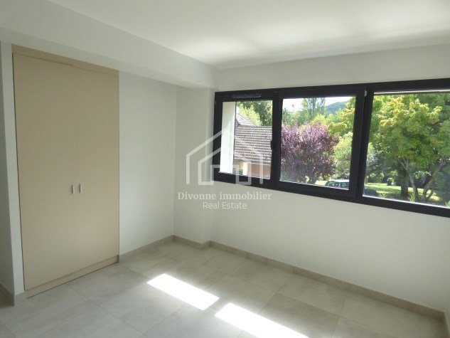 APPARTEMENT T4 A LOUER - DIVONNE LES BAINS - 102.09 m2 - 2 650 &euro; charges comprises par mois