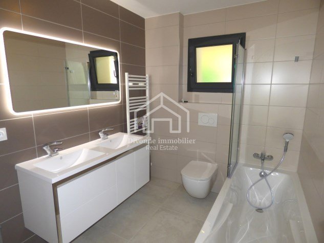 APPARTEMENT T4 A LOUER - DIVONNE LES BAINS - 102.09 m2 - 2 650 &euro; charges comprises par mois