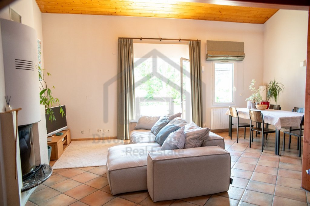 APARTMENT 4 ROOMS TO RENT - DIVONNE LES BAINS - 102.24 m2 - 2 550 &euro; including tenant fees