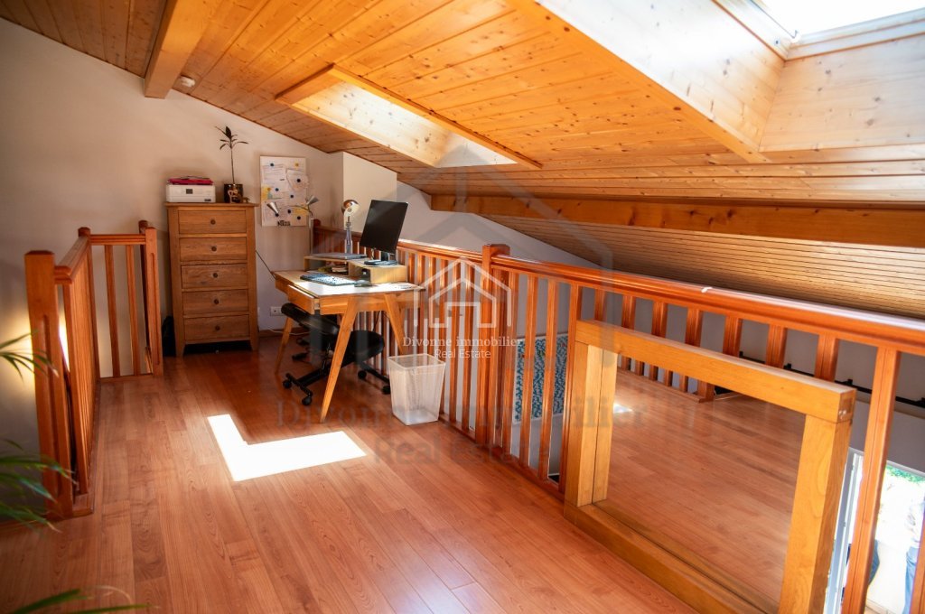 APARTMENT 4 ROOMS TO RENT - DIVONNE LES BAINS - 102.24 m2 - 2 550 &euro; including tenant fees