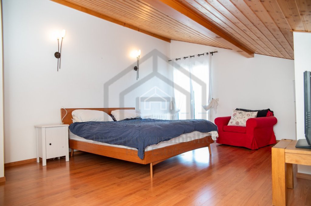 APARTMENT 4 ROOMS TO RENT - DIVONNE LES BAINS - 102.24 m2 - 2 550 &euro; including tenant fees