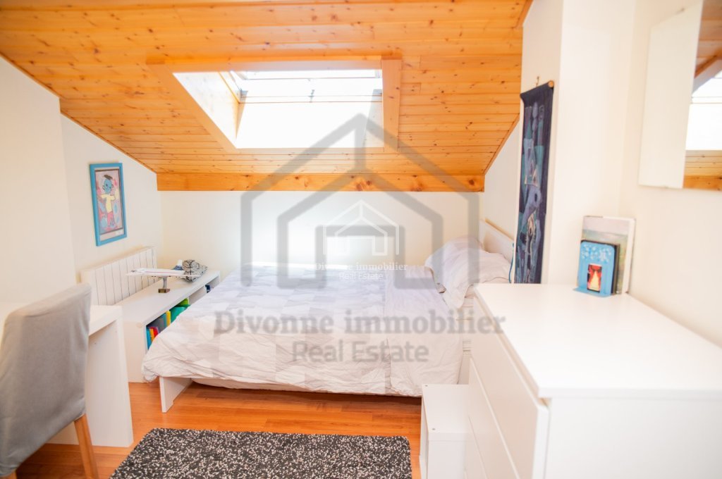 APARTMENT 4 ROOMS TO RENT - DIVONNE LES BAINS - 102.24 m2 - 2 550 &euro; including tenant fees