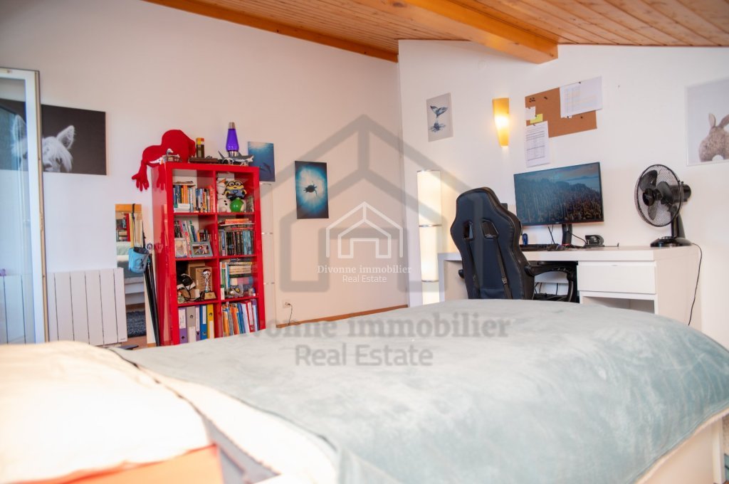 APARTMENT 4 ROOMS TO RENT - DIVONNE LES BAINS - 102.24 m2 - 2 550 &euro; including tenant fees