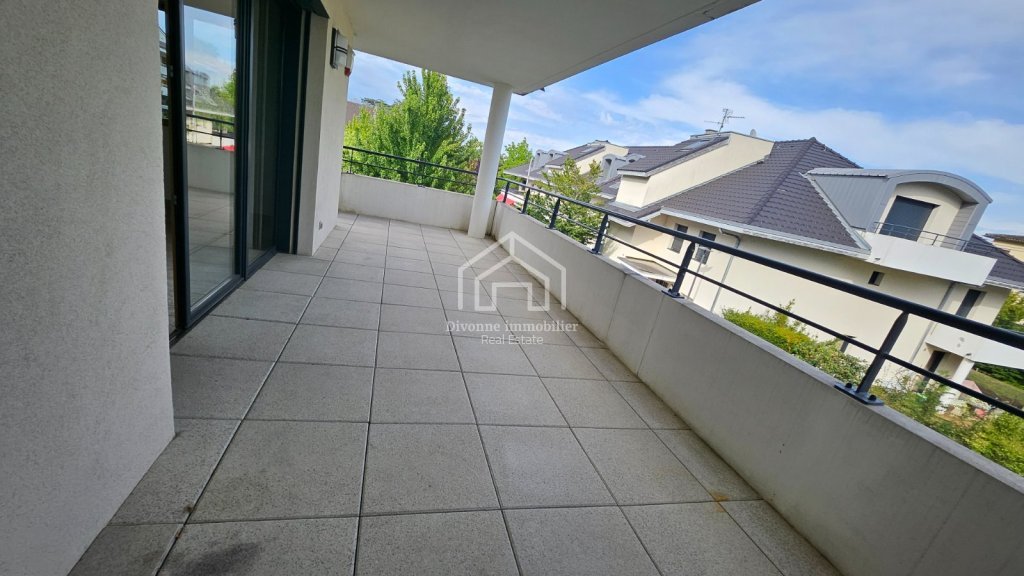 APARTMENT 4 ROOMS TO RENT - DIVONNE LES BAINS - 97.12 m2 - 2 900 &euro; including tenant fees