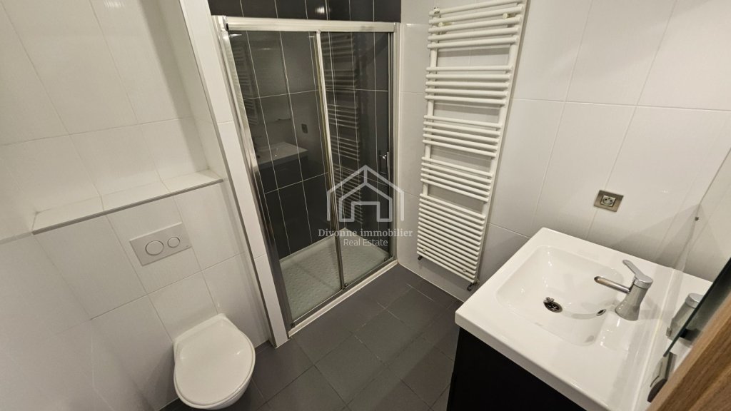 APARTMENT 4 ROOMS TO RENT - DIVONNE LES BAINS - 97.12 m2 - 2 900 &euro; including tenant fees