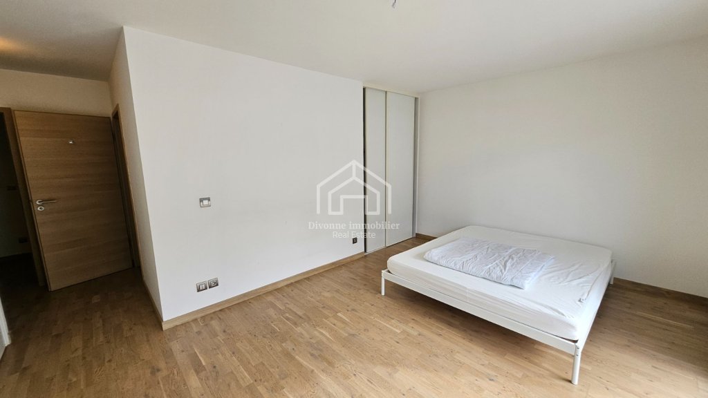 APARTMENT 4 ROOMS TO RENT - DIVONNE LES BAINS - 97.12 m2 - 2 900 &euro; including tenant fees