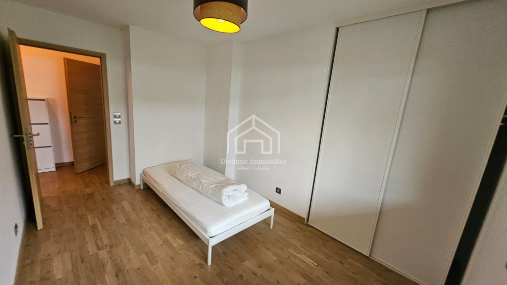 APARTMENT 4 ROOMS TO RENT - DIVONNE LES BAINS - 97.12 m2 - 2 900 &euro; including tenant fees