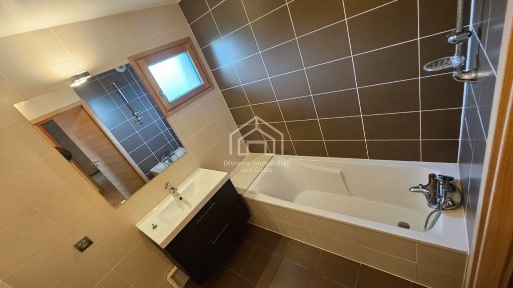 APARTMENT 4 ROOMS TO RENT - DIVONNE LES BAINS - 97.12 m2 - 2 900 &euro; including tenant fees