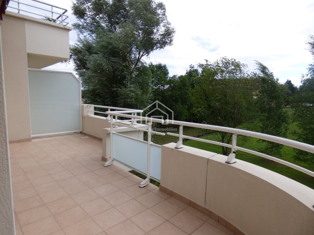 APARTMENT 4 ROOMS TO RENT - DIVONNE LES BAINS - 120.47 m2 - 2 850 &euro; including tenant fees