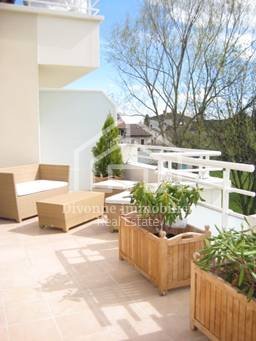 APPARTEMENT T4 A LOUER - DIVONNE LES BAINS - 120.47 m2 - 2 850 &euro; charges comprises par mois