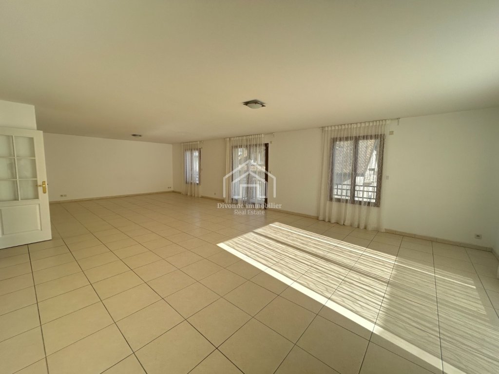APPARTEMENT T5 A LOUER - DIVONNE LES BAINS - 149.79 m2 - 3 150 € charges comprises par mois