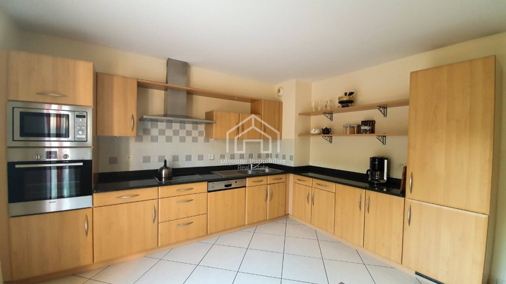 APPARTEMENT T5 A LOUER - DIVONNE LES BAINS - 149.79 m2 - 3 150 € charges comprises par mois